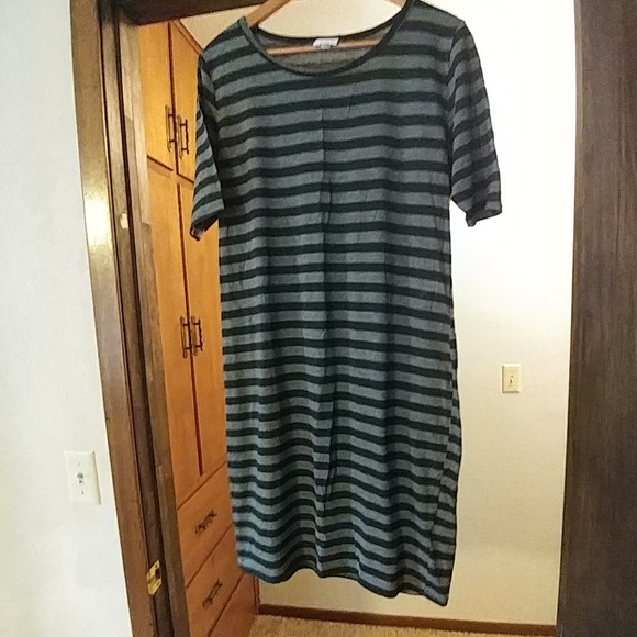 Julia - Picture 1 of 2